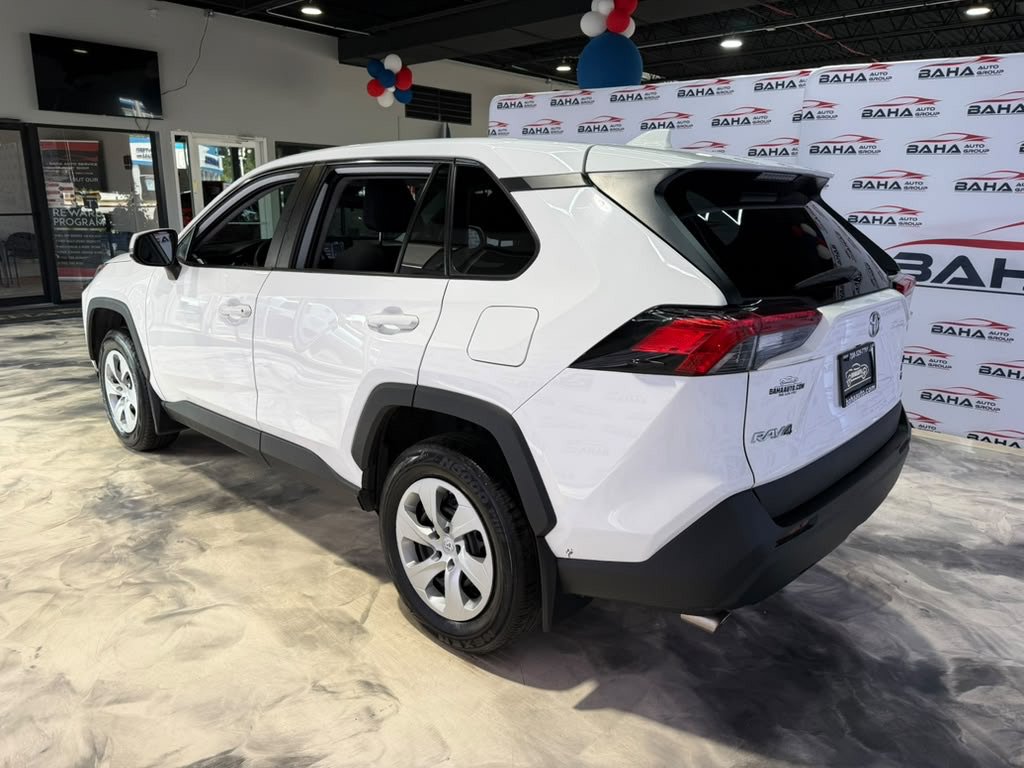 Used 2022 Toyota RAV4 LE AWD/4WD image 8