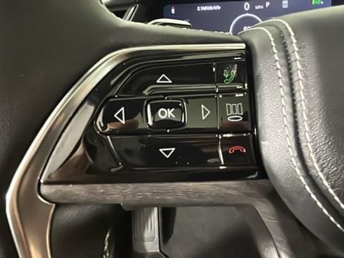 Used 2023 Jeep Grand Cherokee Overland w/ Luxury Tech Group IV AWD/4WD image 15