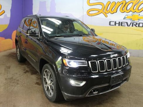 Used 2018 Jeep Grand Cherokee Limited AWD/4WD image 2