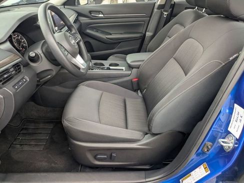 Used 2025 Nissan Altima 2.5 SV FWD image 13
