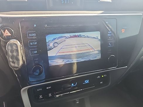 Used 2018 Toyota Corolla LE FWD image 9
