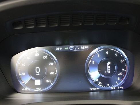 Used 2022 Volvo XC90 T5 Momentum FWD image 10