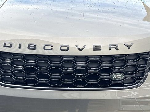 Certified 2025 Land Rover Discovery Dynamic SE image 10