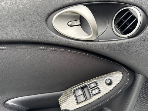 Used 2009 Nissan 370Z Touring w/ Sport Pkg image 11