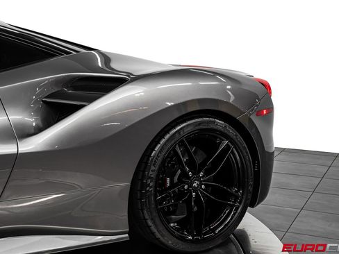 Used 2018 Ferrari 488 GTB RWD image 18