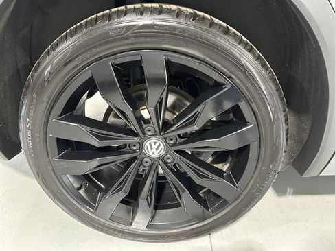 Used 2020 Volkswagen Tiguan SE R-Line image 11