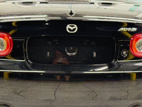 Used 2012 MAZDA MX-5 Miata Grand Touring w/ Premium Pkg RWD image 11
