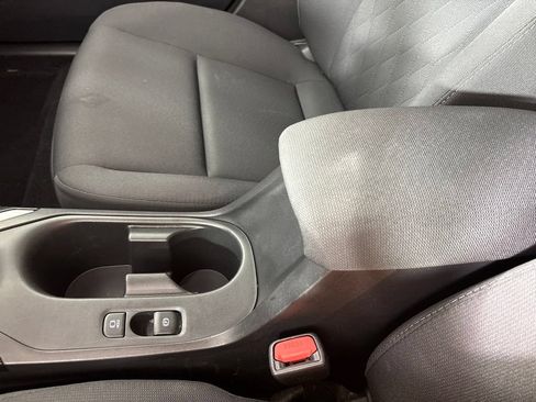 Used 2025 Toyota Corolla LE FWD image 34