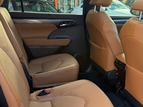 Used 2022 Toyota Highlander Platinum image 24