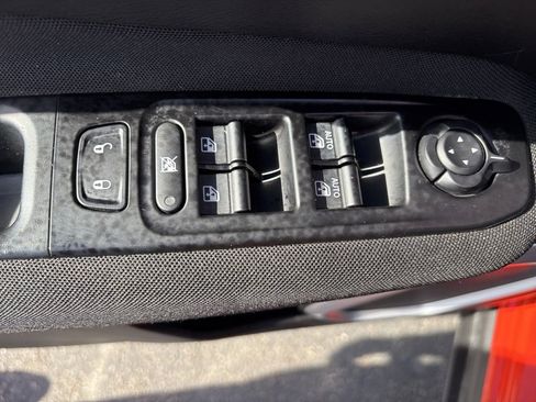 Used 2020 Jeep Renegade Latitude w/ Cold Weather Group image 21