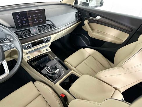 Used 2024 Audi Q5 e Premium w/ Convenience Package image 22
