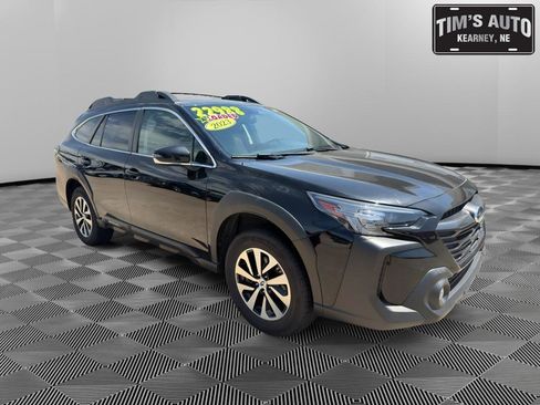 Used 2023 Subaru Outback Premium AWD/4WD image 1