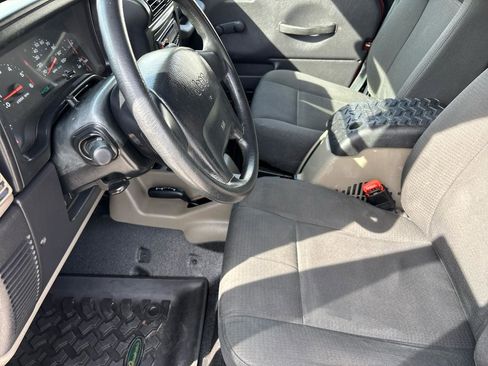 Used 2004 Jeep Wrangler Sport image 16