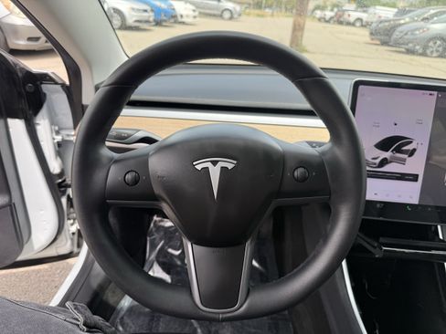 Used 2020 Tesla Model 3 Standard Range RWD image 15