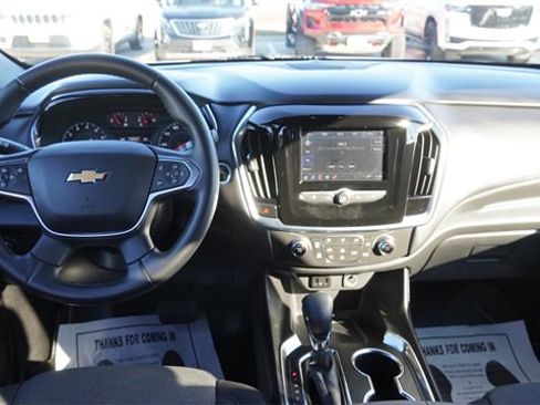 Used 2023 Chevrolet Traverse LT image 17