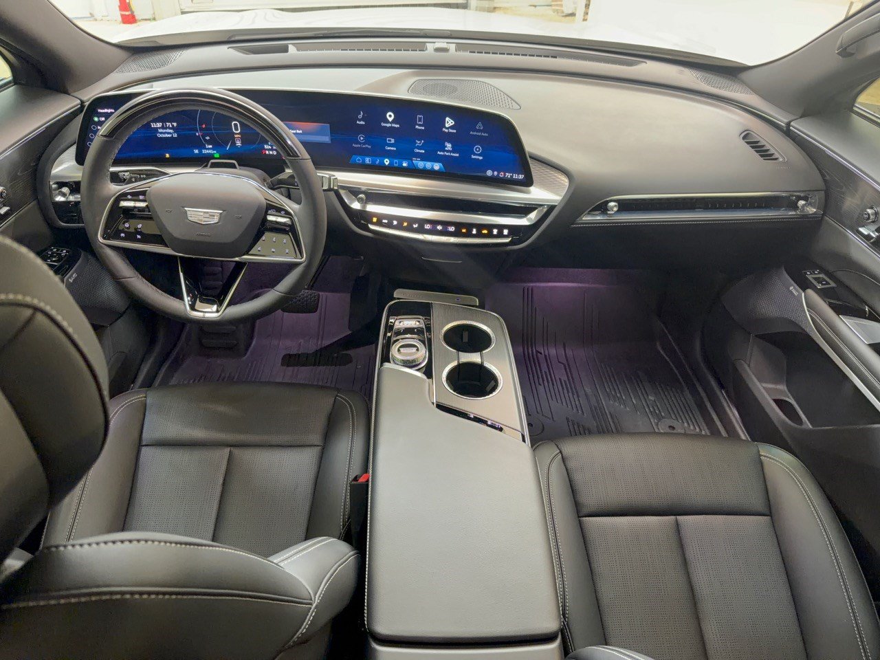 Used 2024 Cadillac Lyriq Luxury w/ LPO, Floor Liner Package RWD image 17