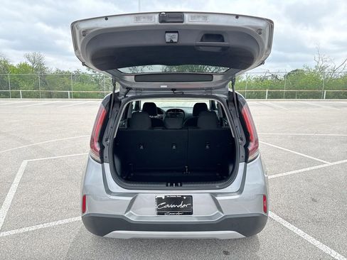 Used 2025 Kia Soul LX w/ LX Technology Package FWD image 19