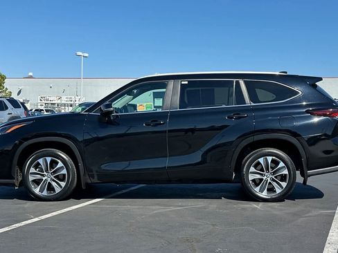 Used 2024 Toyota Highlander XLE image 9