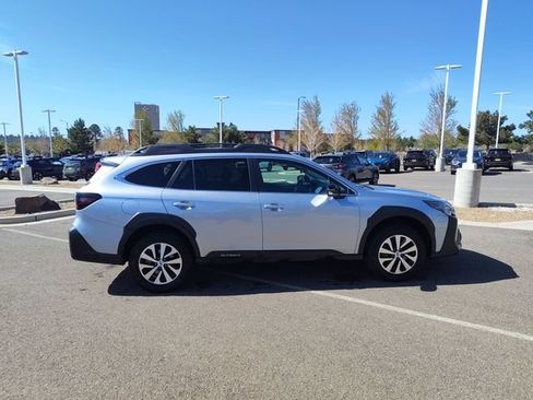Used 2024 Subaru Outback Premium AWD/4WD image 2