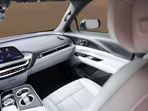 Certified 2024 Cadillac Lyriq Luxury RWD image 24