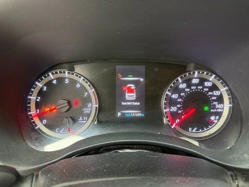 Used 2021 Toyota Highlander LE image 11