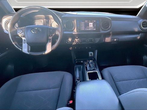 Used 2018 Toyota Tacoma TRD Sport image 15