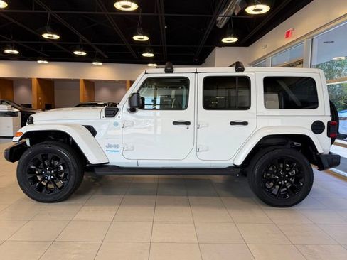 Used 2022 Jeep Wrangler Unlimited Sahara w/ Cold Weather Group AWD/4WD image 7