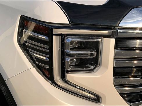 Used 2024 GMC Sierra 1500 SLT image 26