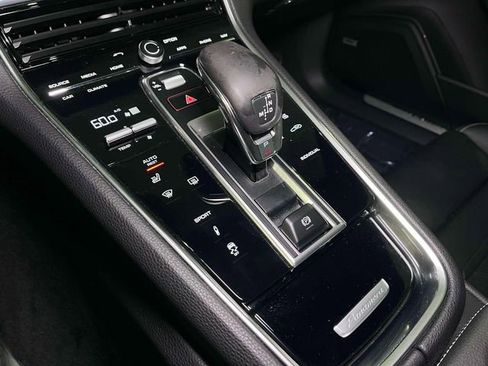 Used 2020 Porsche Panamera RWD image 34
