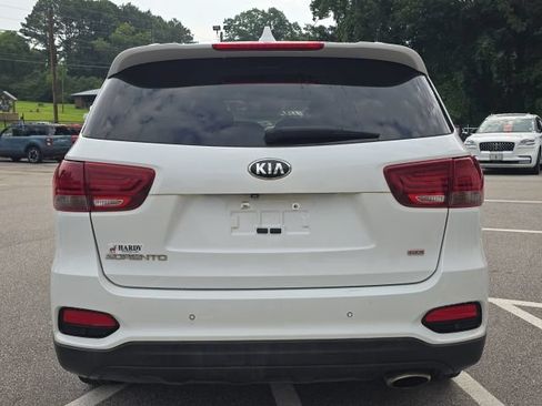 Used 2019 Kia Sorento FWD w/ LX Convenience Package image 4