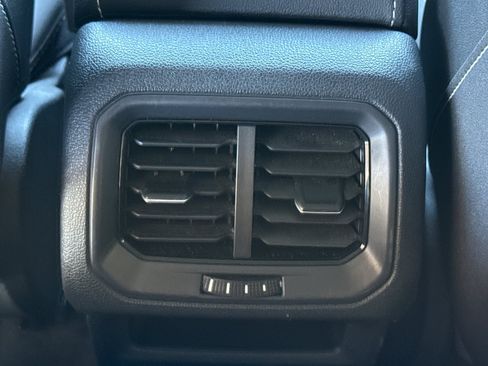 Used 2024 Volkswagen Taos SE AWD/4WD image 16