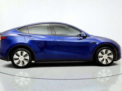 Used 2023 Tesla Model Y AWD image 4