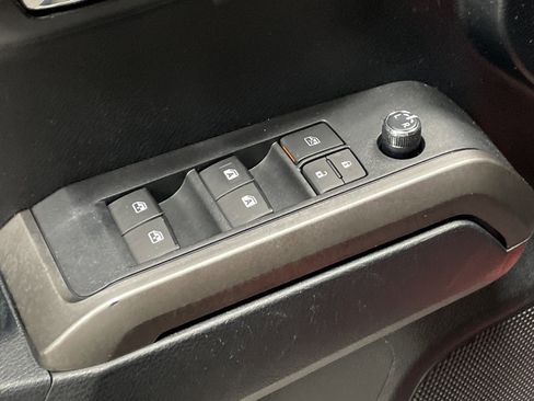 Used 2017 Toyota Tacoma Limited AWD/4WD image 15