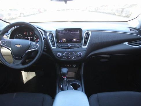 Used 2024 Chevrolet Malibu RS FWD image 17