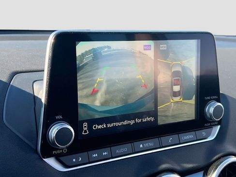 Used 2025 Nissan Sentra SR w/ SR Premium Package image 13