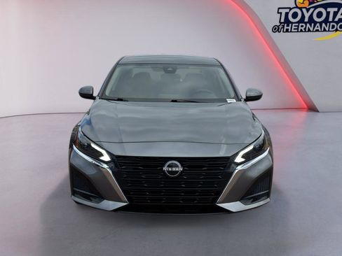 Used 2023 Nissan Altima 2.5 SV image 2