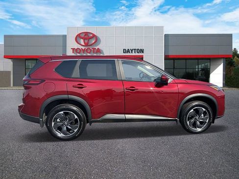 Used 2025 Nissan Rogue SV AWD/4WD image 6