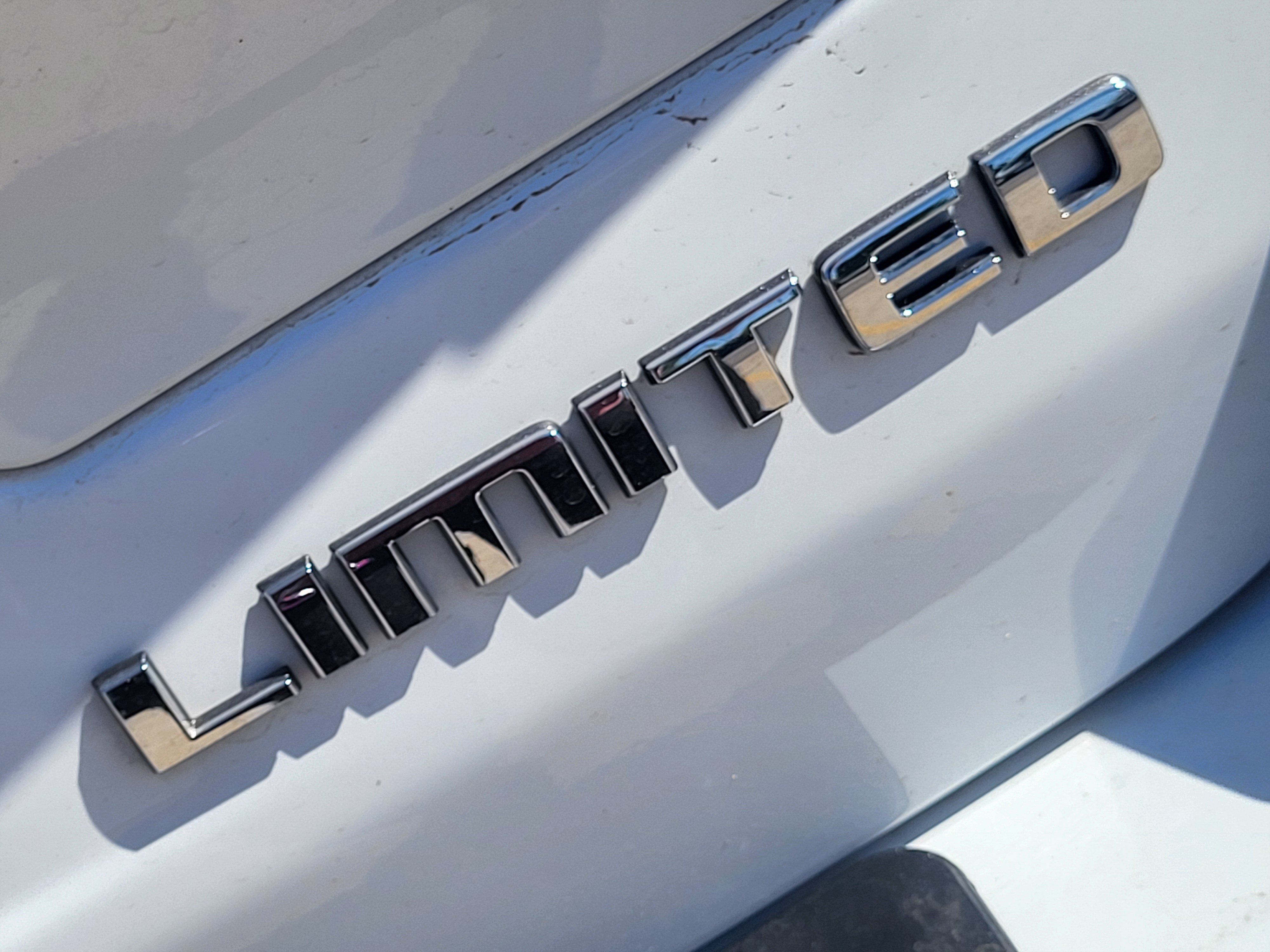 Used 2023 Jeep Grand Cherokee Limited w/ Trailer Tow Prep Group (B) AWD/4WD image 9