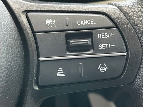 Used 2025 Honda HR-V LX image 32