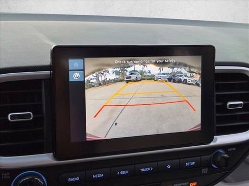 Used 2024 Hyundai Venue SEL FWD image 13