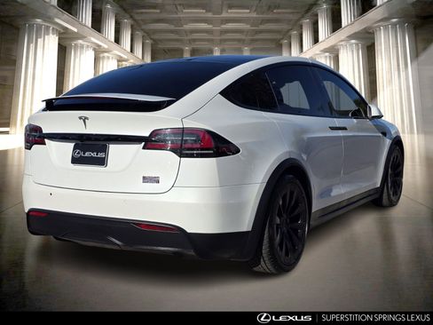 Used 2022 Tesla Model X Plaid image 5