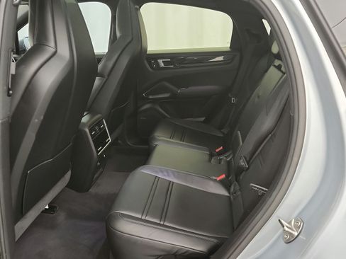 Used 2023 Porsche Cayenne Coupe AWD/4WD image 22