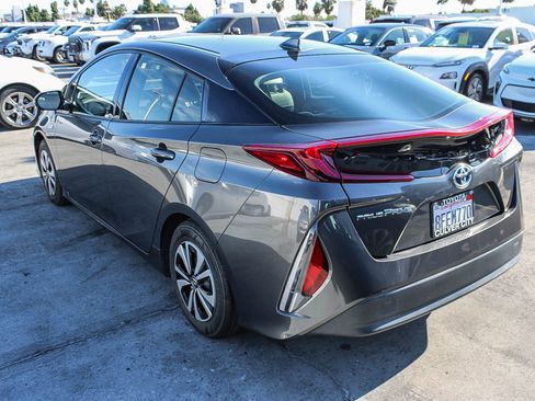 Used 2018 Toyota Prius Prime Premium image 7