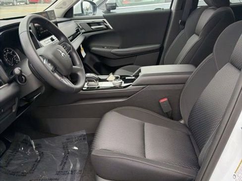 New 2026 Mitsubishi Outlander ES image 3