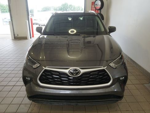 Used 2023 Toyota Highlander XLE AWD/4WD image 15