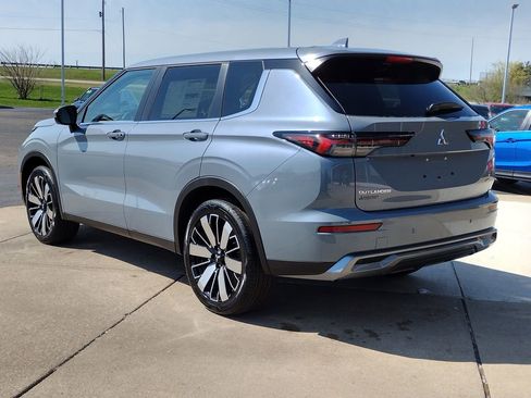 New 2026 Mitsubishi Outlander SE image 19