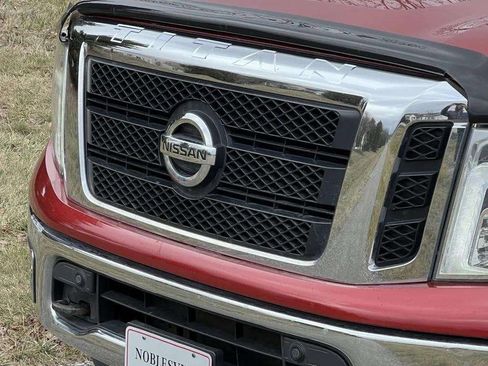 Used 2017 Nissan Titan SL image 9