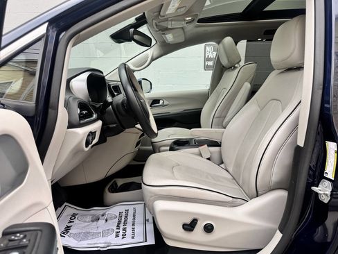 Used 2018 Chrysler Pacifica Limited w/ Advanced Safetytec Group image 11