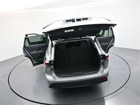 Used 2024 Toyota Highlander LE image 36