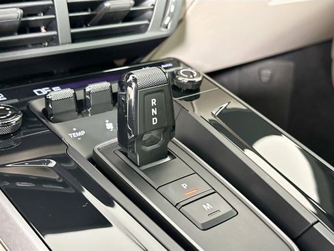 Certified 2025 Porsche 911 Carrera image 32